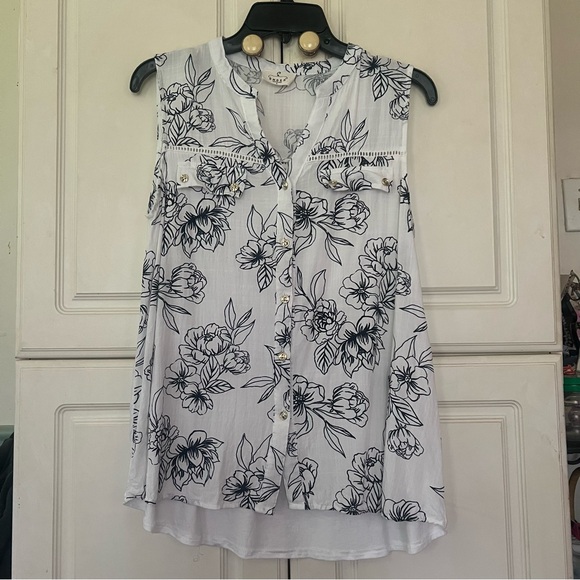 Tops - Ember Floral Sleeveless Button-Up Top